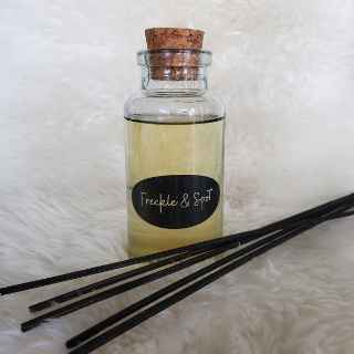 Picture of REED DIFFUSER FRECKLE & SPOT Chamomile & Rose