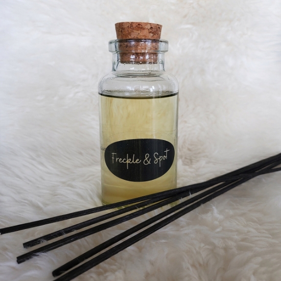 Picture of REED DIFFUSER FRECKLE & SPOT Chamomile & Rose